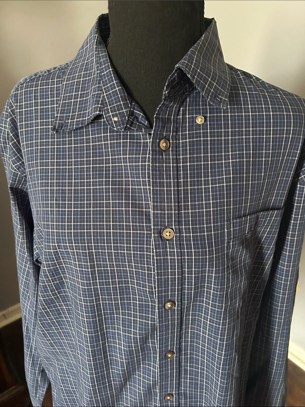 Van Heusen Men Classic Blue Plaid Long-Sleeve Shirt Size Large (16-16 1/2) - Picture 3 of 3